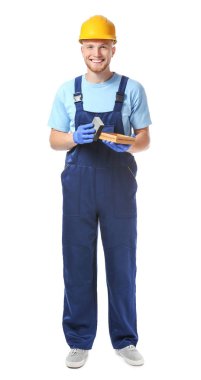 Beyaz arka planda erkek marangoz