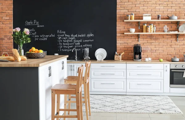 Interior de la cocina moderna y cómoda — Foto de Stock