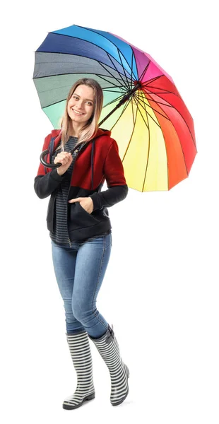 Красивая молодая женщина с зонтиком на белом фоне — стоковое фото