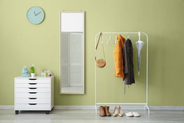 Modern salonun iç mimarisi.