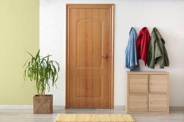 Modern salonun iç mimarisi.