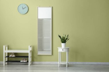 Modern salonun iç mimarisi.