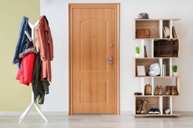 Modern salonun iç mimarisi.