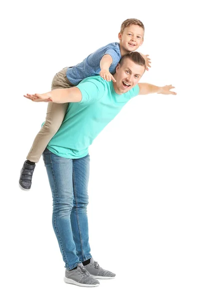 Retrato de feliz padre e hijo sobre fondo blanco — Foto de Stock