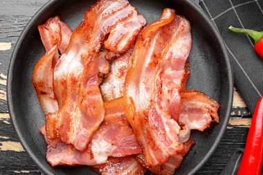 Masada pişmiş pastırma ile tavada kızartma