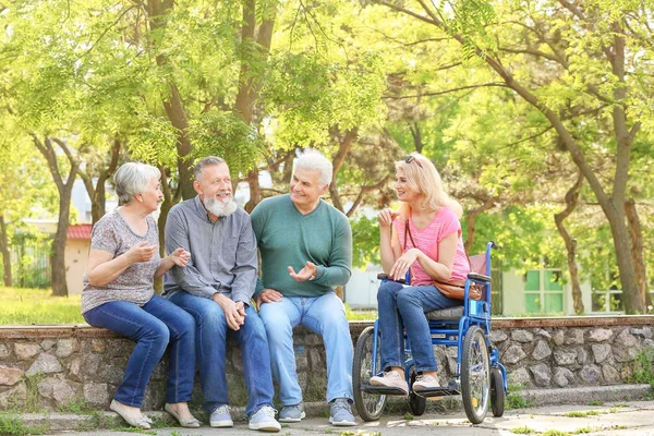 Group of senior people in park — Stock Photo, Image