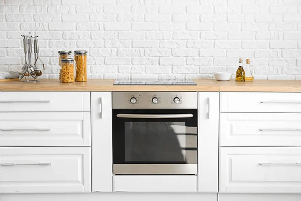 时尚厨房的现代烤箱 — 图库照片