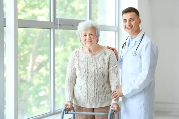 Senior woman with doctor in hospital — Stock Photo, Image