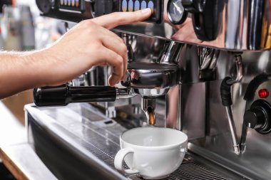 Barista Café taze aromatik kahve hazırlama