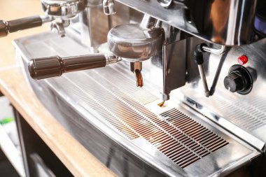 Kafede modern kahve makinesi, büyük çekim