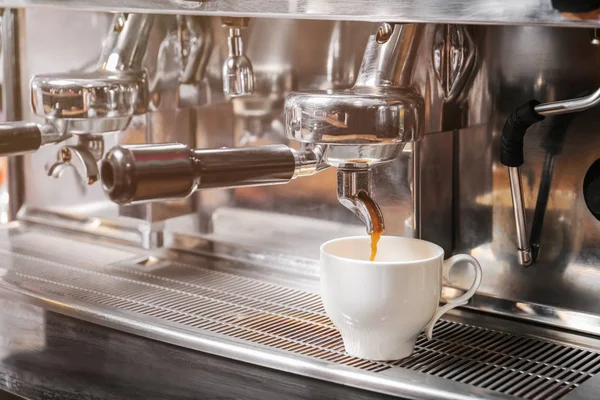 Modern coffee machine making coffee — Stock Photo, Image