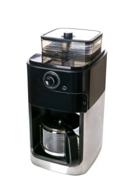 Beyaz arka planda modern kahve makinesi