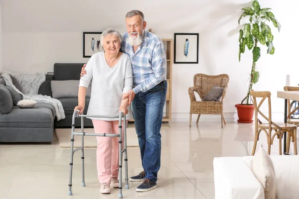 Portrait of elderly couple in nursing home — Stock Photo, Image