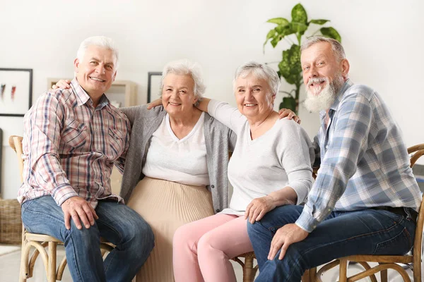 Портрет пожилых людей в доме престарелых — стоковое фото