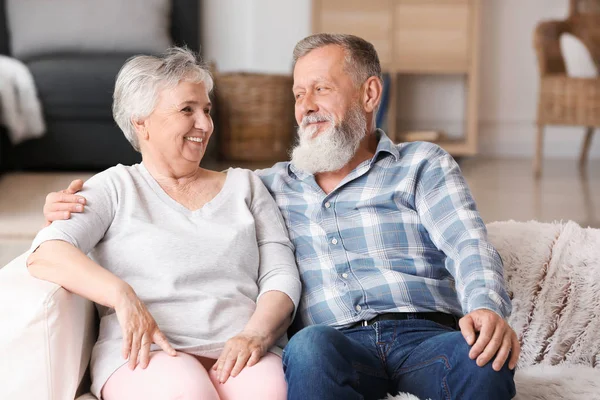 Porträt eines älteren Ehepaares im Pflegeheim — Stockfoto