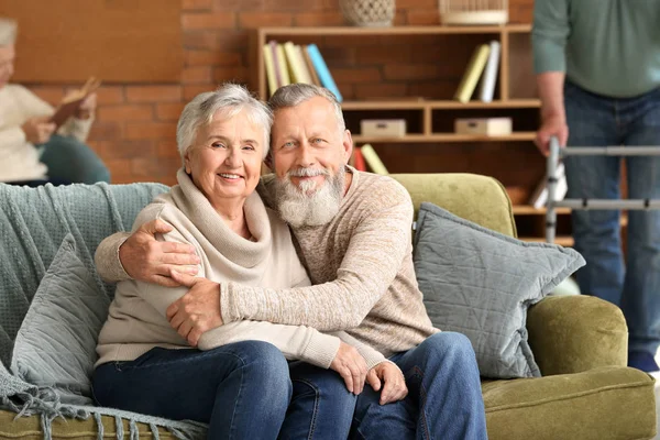 Retrato de pareja anciana en asilo de ancianos —  Fotos de Stock