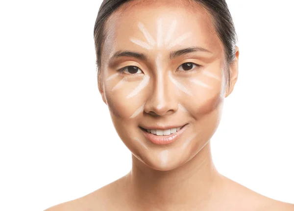 白い背景に輪郭を描く化粧を持つアジアの女性 — ストック写真