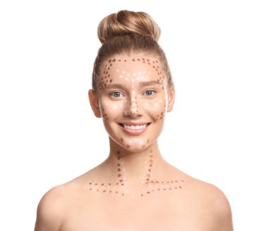 Beyaz arka planda kontur makyaj ile genç kadın