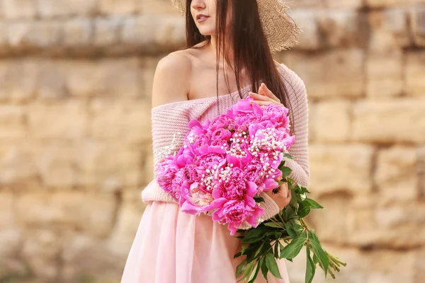 Woman with bouquet of beautiful peony flowers outdoors — Stock Photo, Image