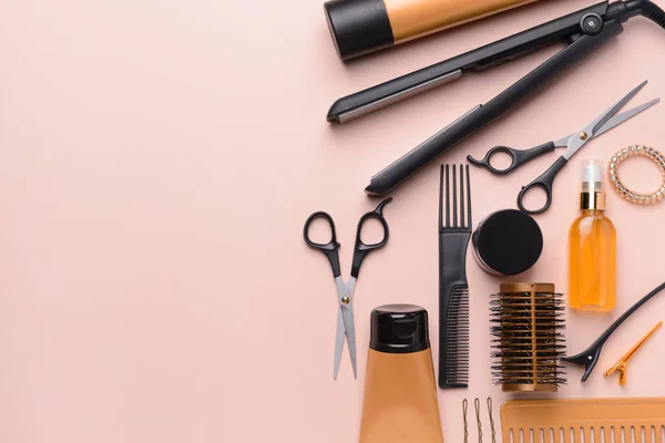 Set of hairdresser tools and accessories on color background — Stock Photo, Image