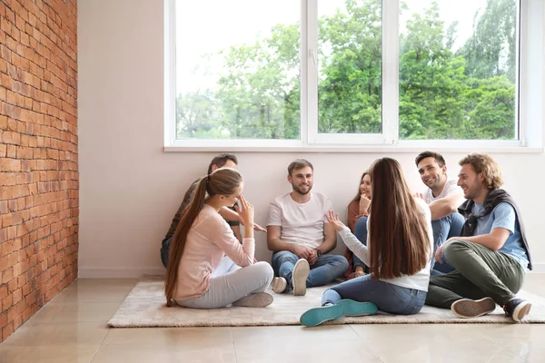 Young people at group therapy session — Stock Photo, Image