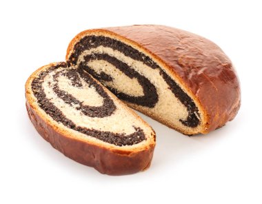 Beyaz arka planda lezzetli kesilmiş haşhaş topuz