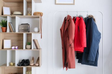 Modern salonun iç mimarisi.