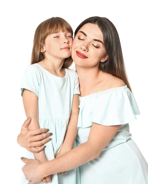 幸せな母と白い背景の上の娘の肖像画 — ストック写真