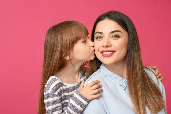 Portrait of happy mother and daughter on color background — Stock Photo, Image