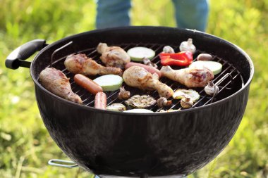 Barbekü ızgara açık havada lezzetli yemek pişirme