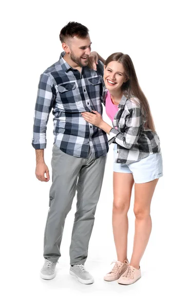 Retrato de feliz jovem casal no fundo branco — Fotografia de Stock