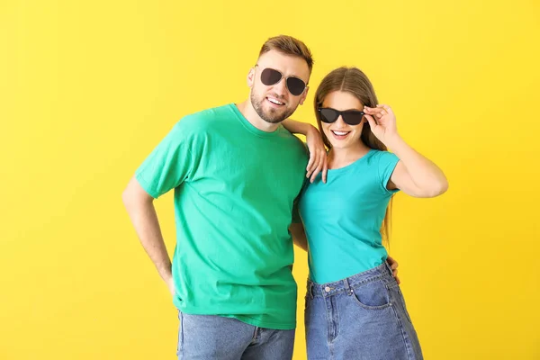 Portrait of happy young couple on color background — Stock Photo, Image
