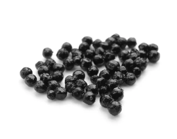 Läcker svart kaviar på vit bakgrund — Stockfoto