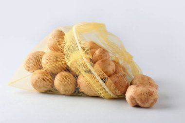 Hafif arka planda patates ile Eko Çanta