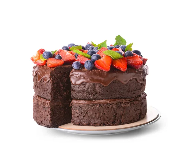 Beyaz arka planda lezzetli çikolatalı pasta.