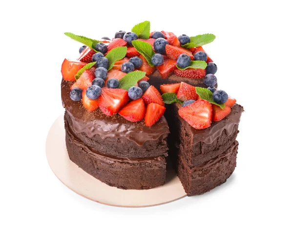 Beyaz arka planda lezzetli çikolatalı pasta.