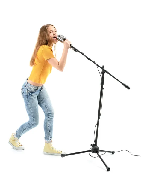 Adolescente com microfone cantando contra fundo branco — Fotografia de Stock