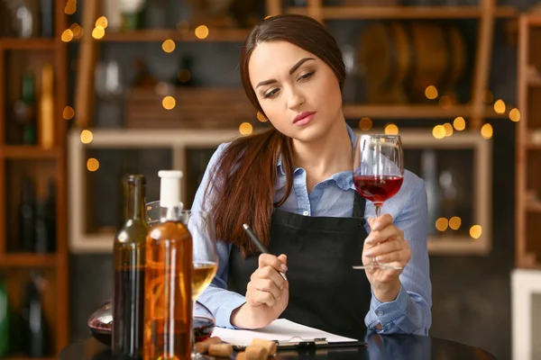 Female sommelier working in wine cellar — Stock Photo, Image