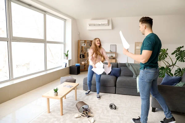 Young quarrelling couple at home — Stock Photo, Image