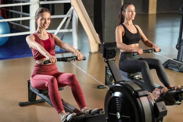 Sporty young women training in gym — Stock Photo, Image