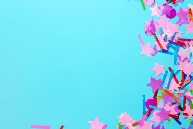 Renkli arka planda parlak konfeti