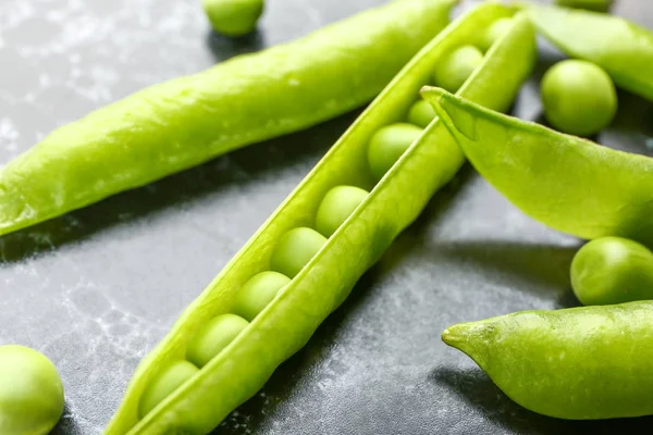 Tasty fresh peas on dark background, closeup — Stock Photo, Image