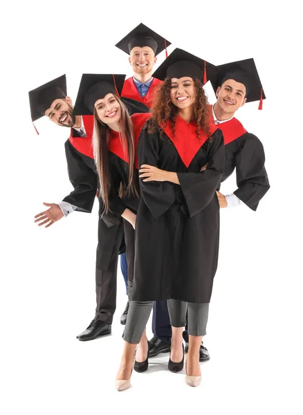 Jovens estudantes em vestes de solteiro em fundo branco — Fotografia de Stock