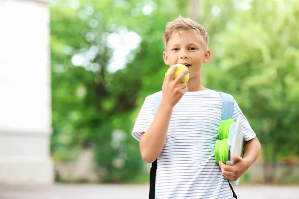 Little schoolboy eating tasty lunch outdoors — Stock Photo, Image