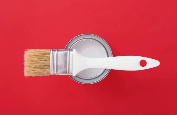 Can of paint and brush on color background — Stock Photo, Image
