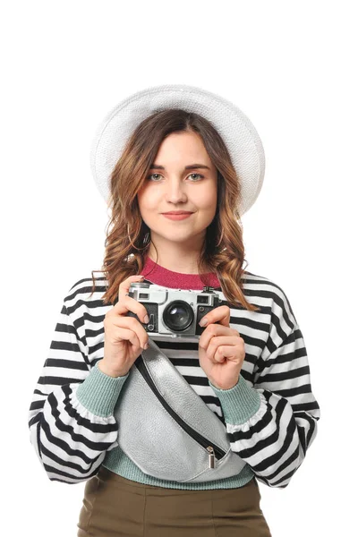 Vrouwelijke toerist met fotocamera op witte achtergrond — Stockfoto
