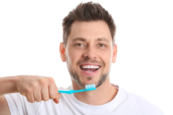 Homem com escova de dentes no fundo branco — Fotografia de Stock