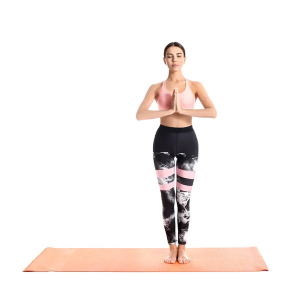 Mujer deportiva practicando yoga sobre fondo blanco — Foto de Stock