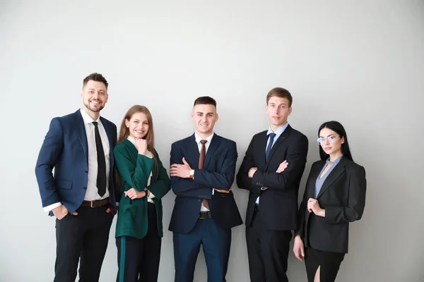 Equipe de empresários em plano de fundo leve — Fotografia de Stock