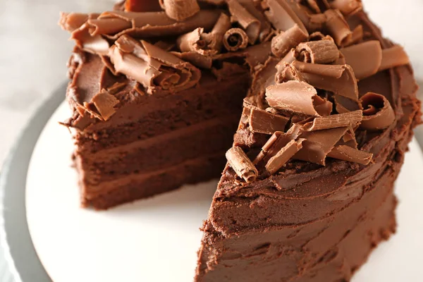 Tasty chocolate cake on plate, closeup — Stock Photo, Image